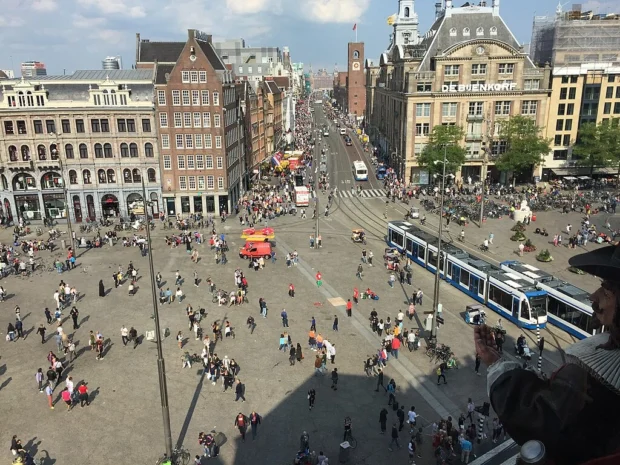 Amsterdam - Dam Square towards the train station