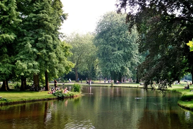 Amsterdam, Vondelpark, at the pond-2