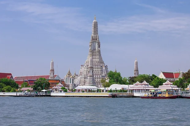 Phra Prang Wat Arun during day