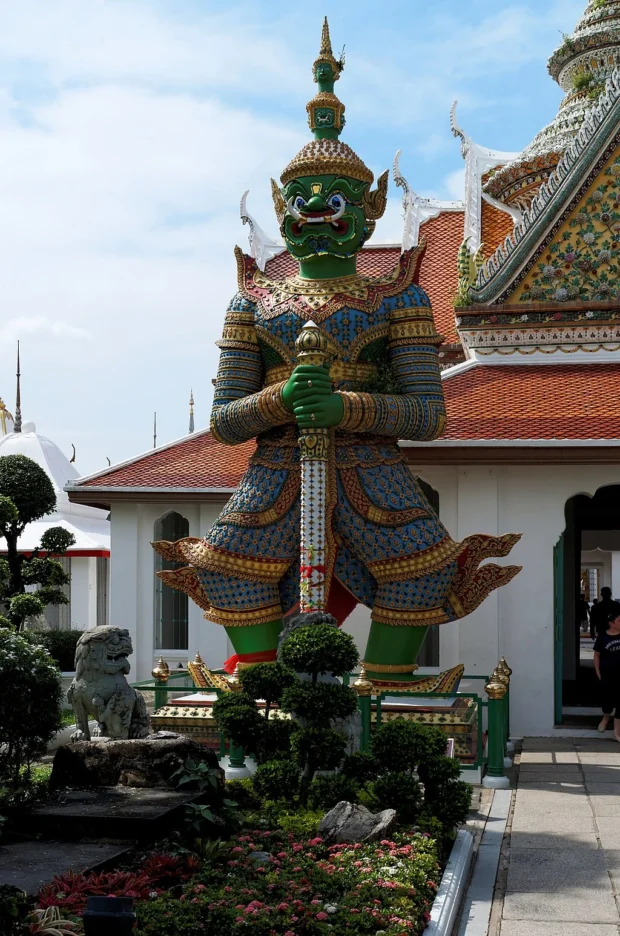 Step Into Bangkok’s Wat Phra Kaew: A Sacred Temple Journey
