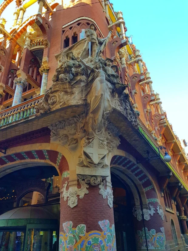 Escultura de Miquel Blay a la façana del Palau de la Música Catalana