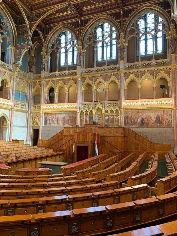 Budapest 12 54 26 786000