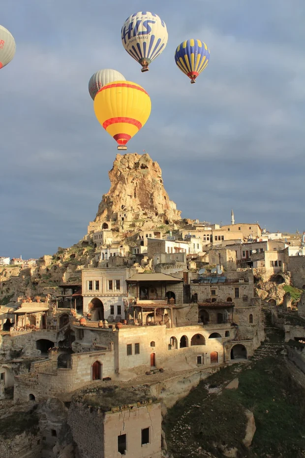 Cappadocia balloon trip, Ortahisar Castle (11894327104)