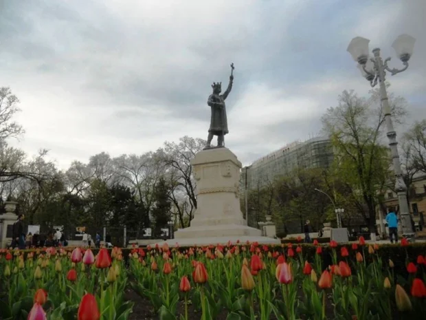 AIRM - Stephen the Great Monument, Chișinău - aprilie 2013 - 586667028024721