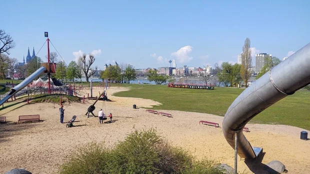 Rheinpark Spielplatz 04