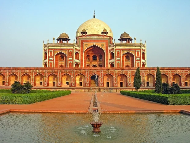 Humayun Tomb, Delhi, running fountain