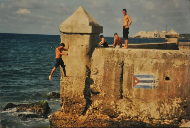 Waves and Stories Along Havana’s Malecón: A Seaside Walk to Remember