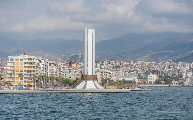 Discover Izmir’s Charm: Best Places, Food, and Local Life