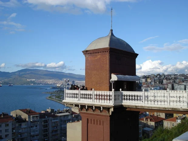 Asansor ust kisim