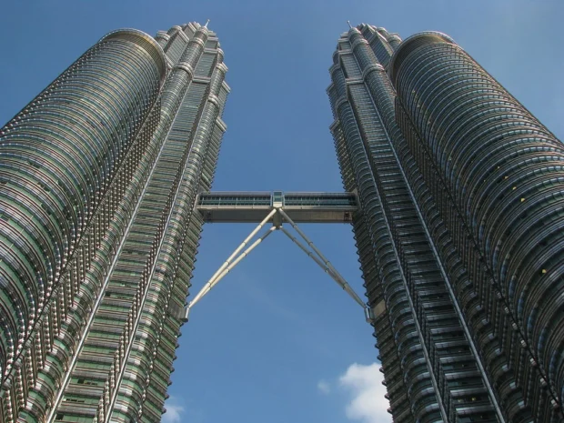 Malaysia - 039 - KL - Petronas Towers (3509761879)