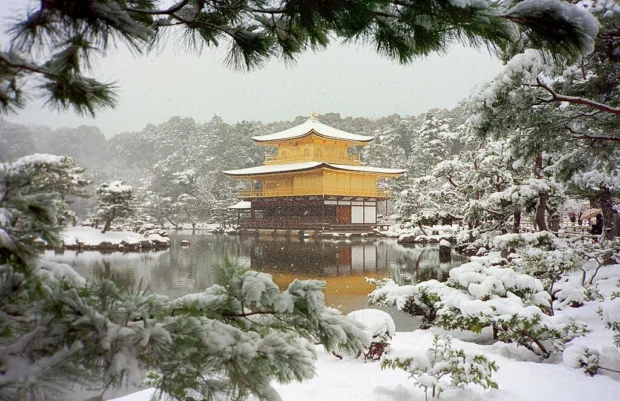 Kinkaku-Snow-8