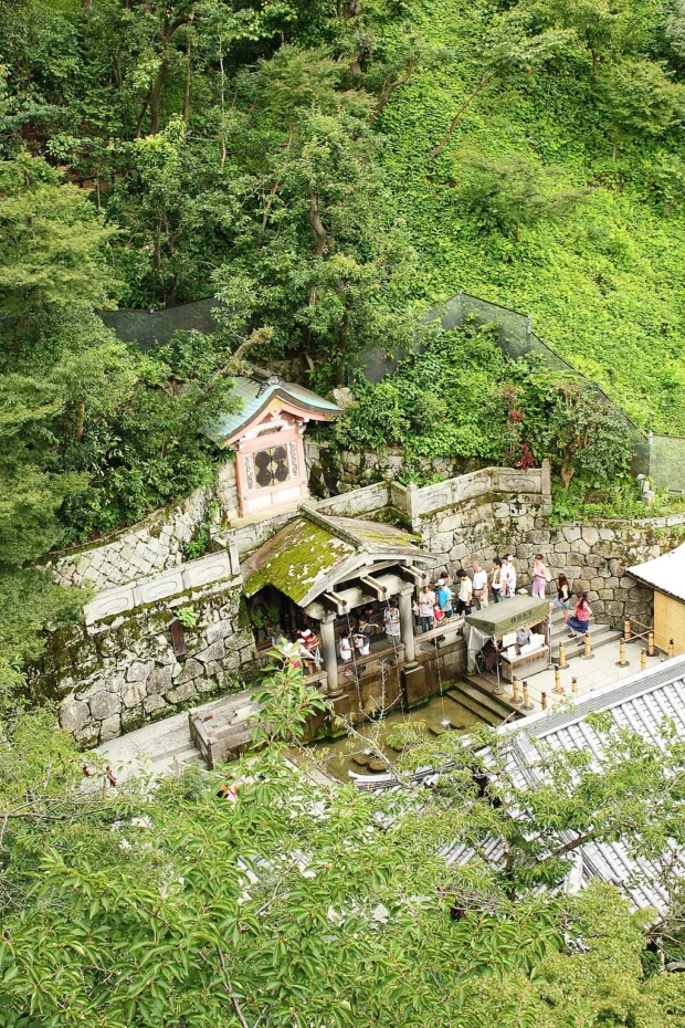Kyoto, Japan, Kiyomizu Otawa Waterfall Otowa-no-taki waterfall, Kiyomizu-dera (3810427595)