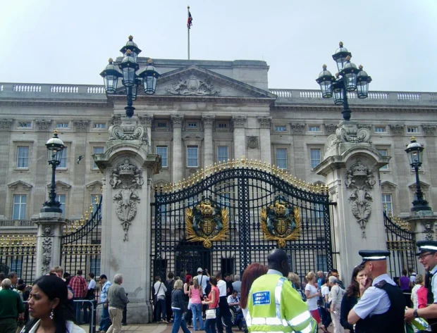 London, United Kingdom, Buckingham Palace Gates Buckingham Palace - geograph.org.uk - 7034895