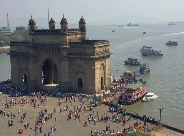 Mumbai, India, Gateway Of India Arch India (Mumbai) Gateway of India, Indo-Saracenic triumphal arch, with colorful people (31924510414)