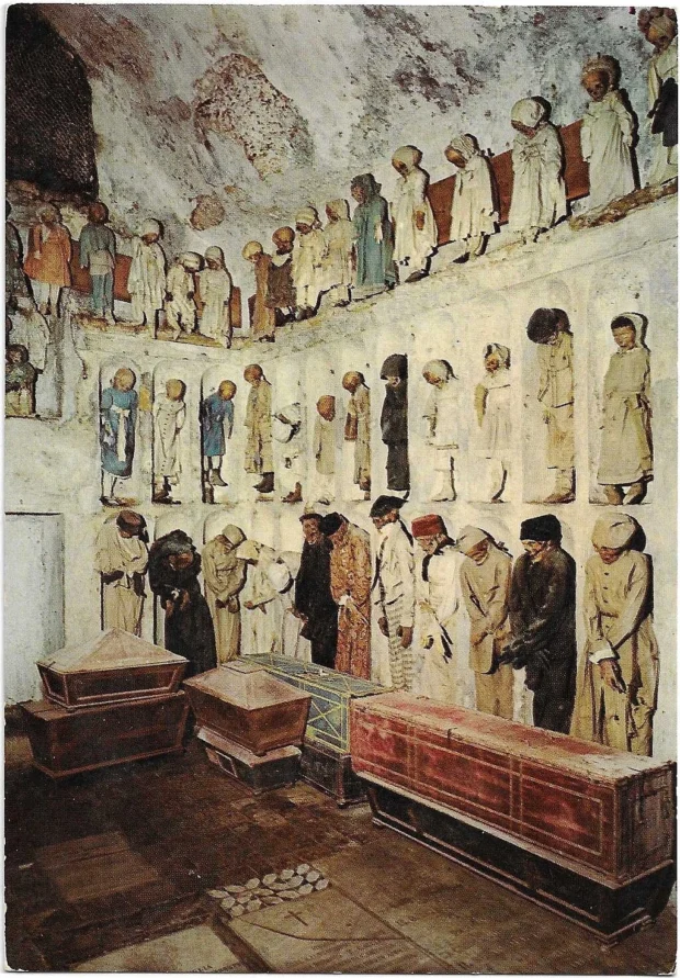 Catacombe dei Cappuccini, Sezione bambini (front)
