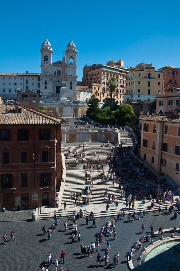 Roman Elegance Unfolds at the Spanish Steps