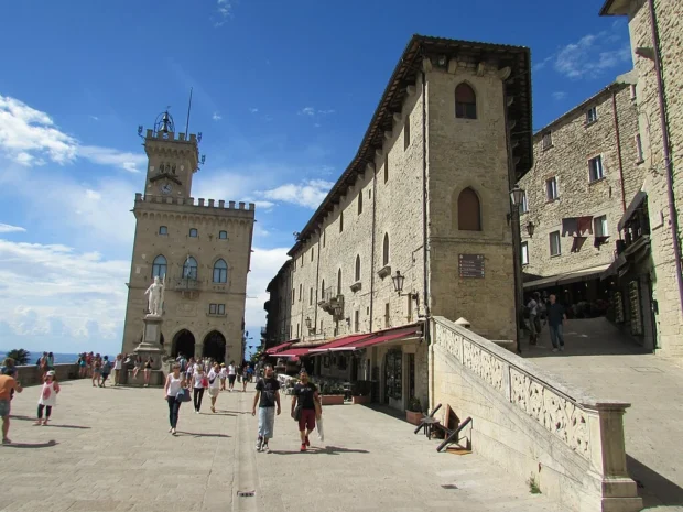 Piazza della Liberta din San Marino2
