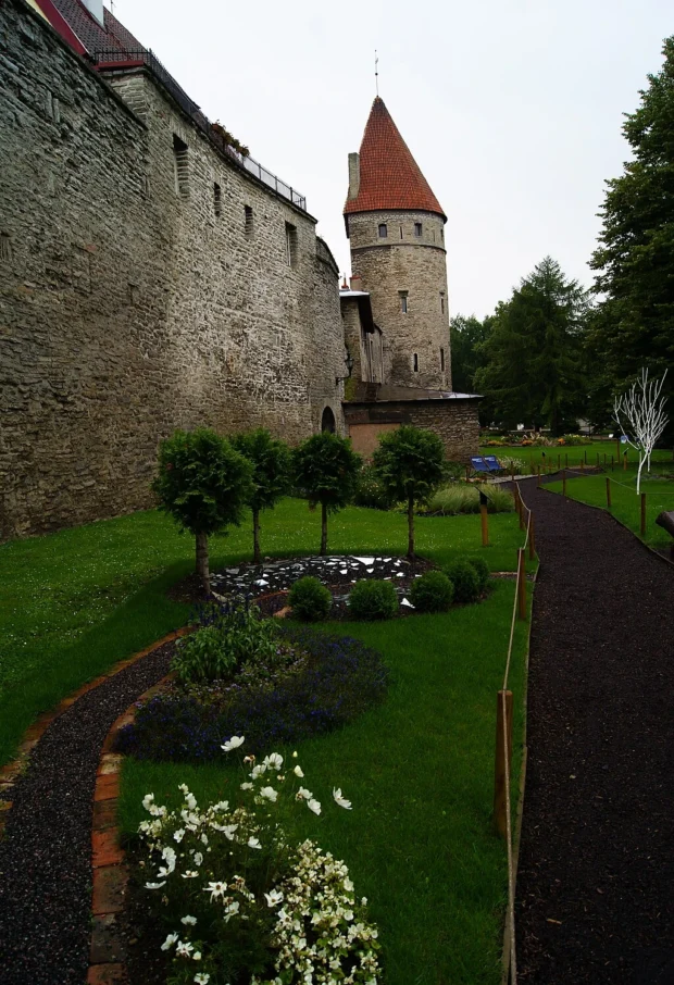 Japanese garden in the old town (7950046358)