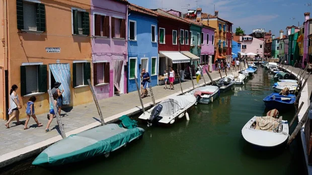 Burano, Italy (28204033441)