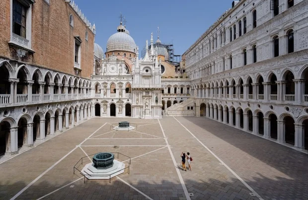 Doge's Palace Courtyard BLS
