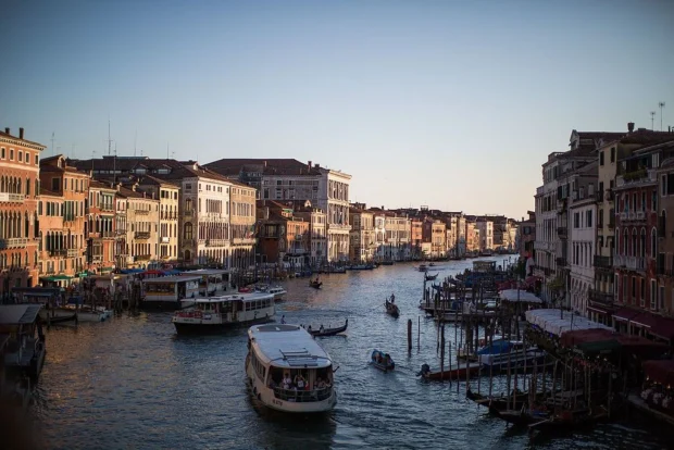 Boats on the Grand Canal in Venice (34769613296)
