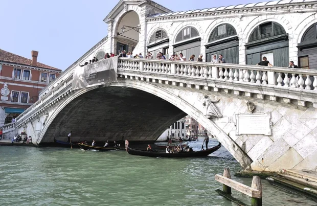 Grand Canal - Rialto - Venice Italy Venezia - Creative Commons by gnuckx (4969088364)