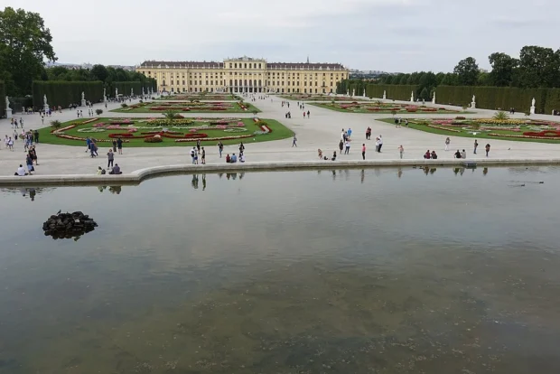 Palace and gardens of Schönbrunn (16)